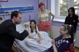 Program Dr. Klaun  Te ho vidte a te u ne ☺  Damian, kouzelnk Dr. Klauna spolen s Bublinkou kouzl smvy hospitalizovanm dtem ve Fakultn Nemocnici Kralovsk Vinohrady