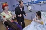 Program Dr. Klaun  Te ho vidte a te u ne ☺  Damian, kouzelnk Dr. Klauna spolen s Bublinkou kouzl smvy hospitalizovanm dtem ve Fakultn Nemocnici Kralovsk Vinohrady