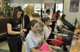 Program Odrazov mstek pro ivot  kurz Hairstyling & make up pod ztitou souasn a pedchoz Miss esk republiky.